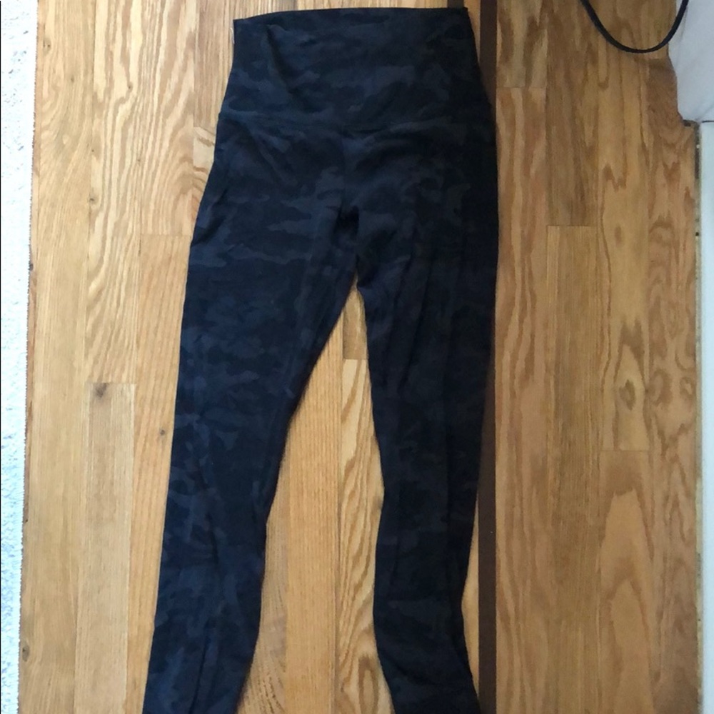 Dark gray camo lulu lemon leggings